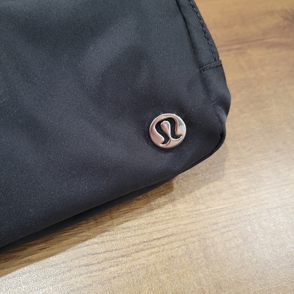 Lululemon 1L everywhere belt bag black - Picture 11 of 16